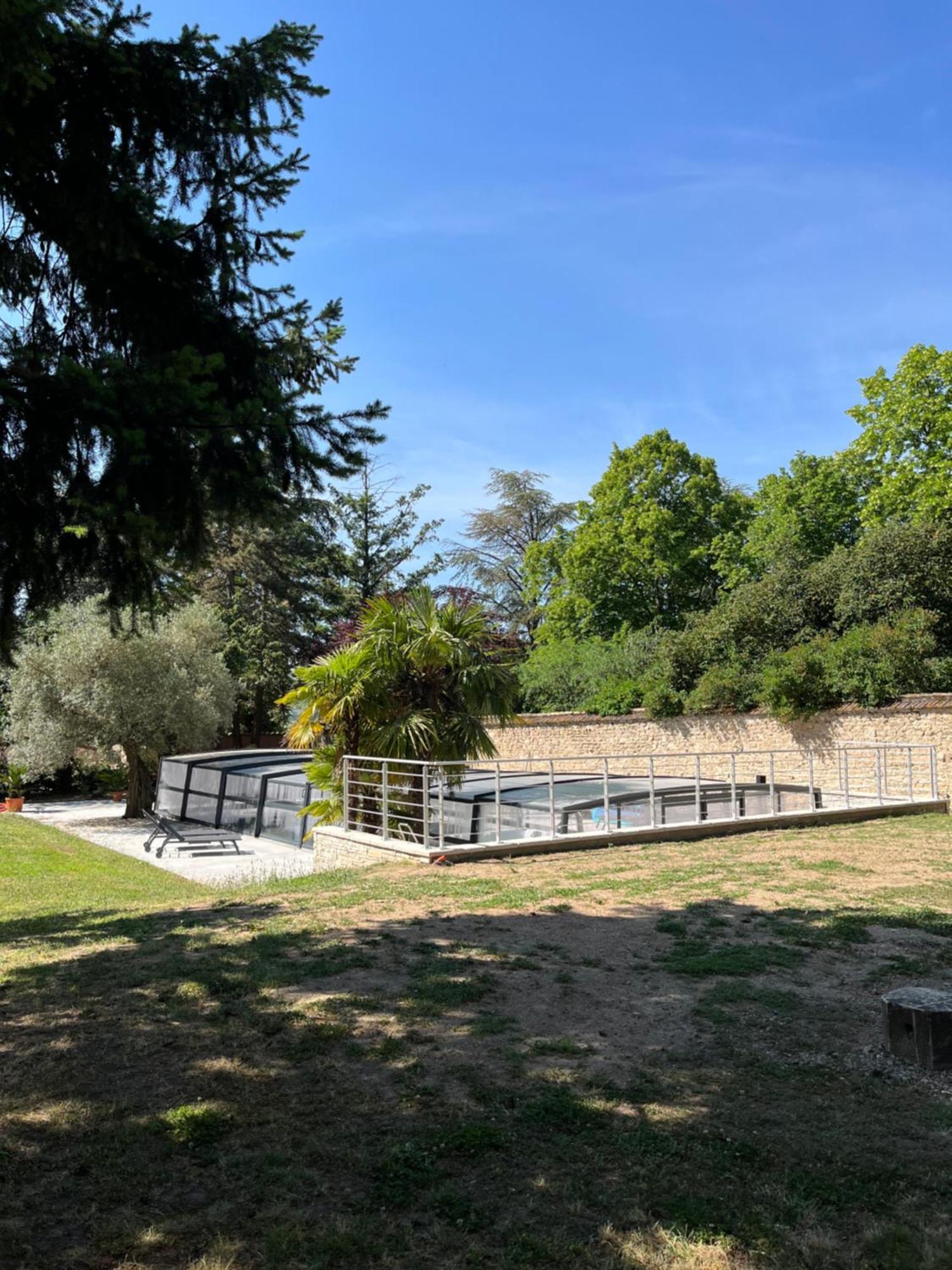 Chateau De La Chapelle Des Bois Fleurie Exterior foto
