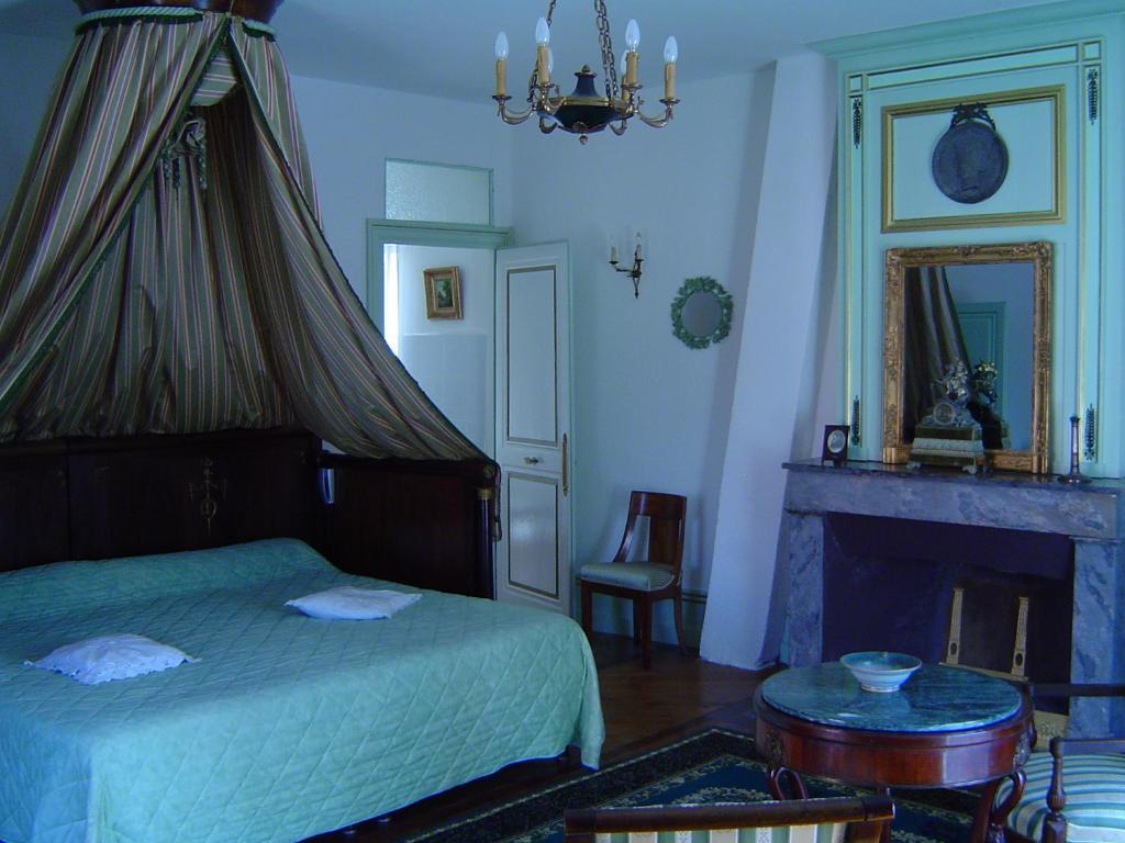 Chateau De La Chapelle Des Bois Fleurie Zimmer foto