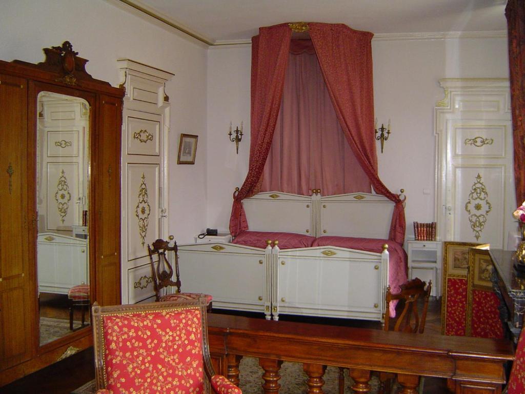 Chateau De La Chapelle Des Bois Fleurie Zimmer foto